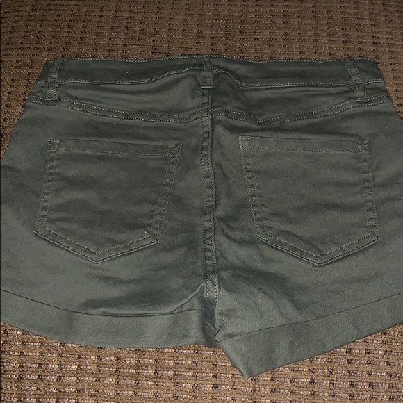 BRAND NEW TAGS IN ALL H&M Shorts - Picture 2 of 3